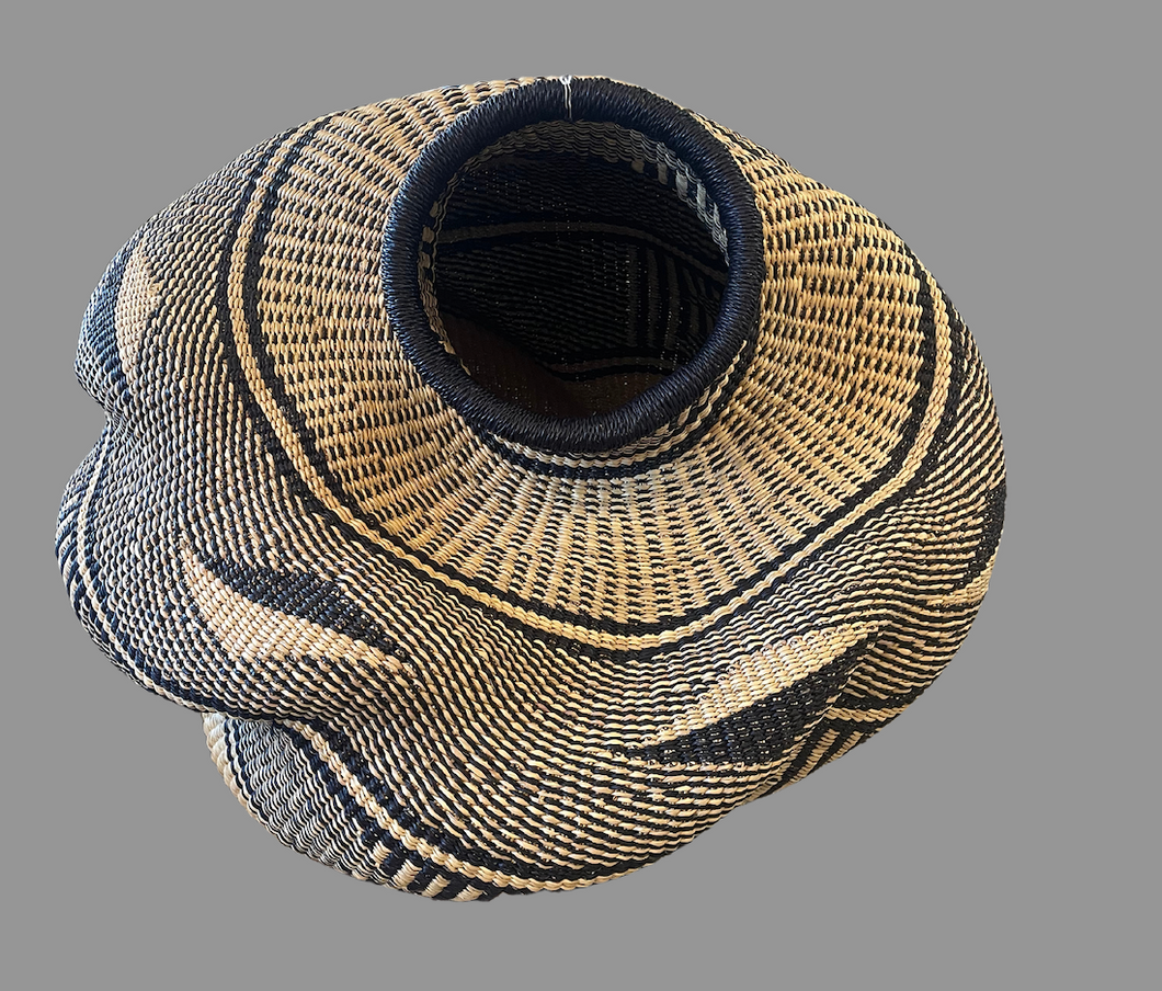 Pue-oH Ghana Slow Wave Vase