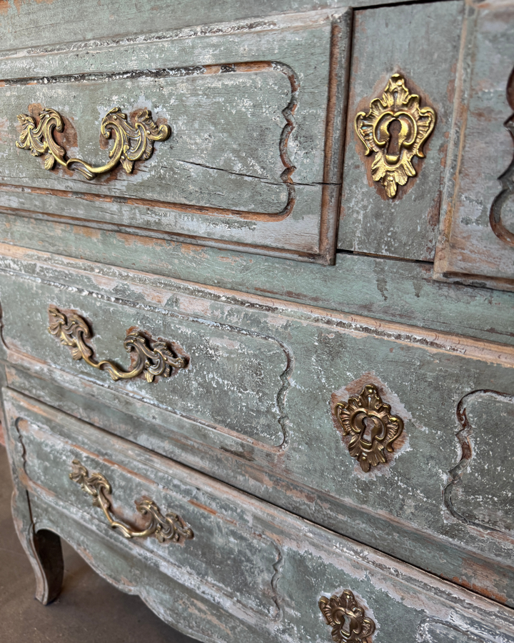 French Dresser