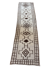 Load image into Gallery viewer, Vintage Runner Rug
