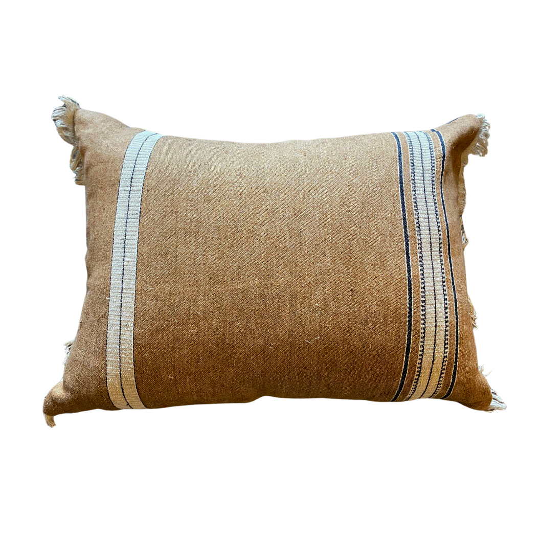Flax pillow with fringe 26x18